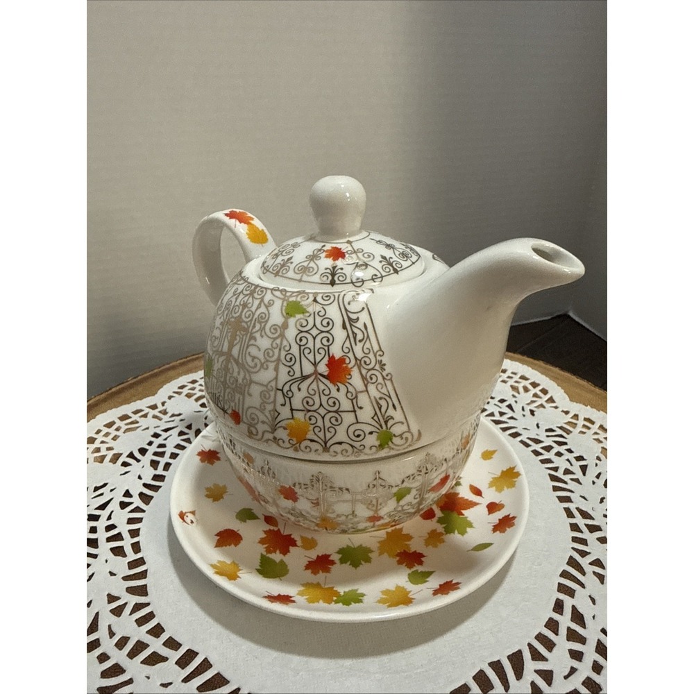 Illumicrate Chain of Gold Tea For One Teapot Cup Saucer Cassandra Clare Set